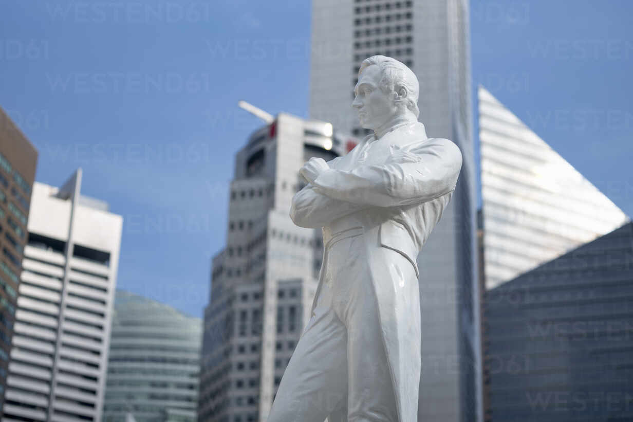 Statue of Sir Stamford Raffles