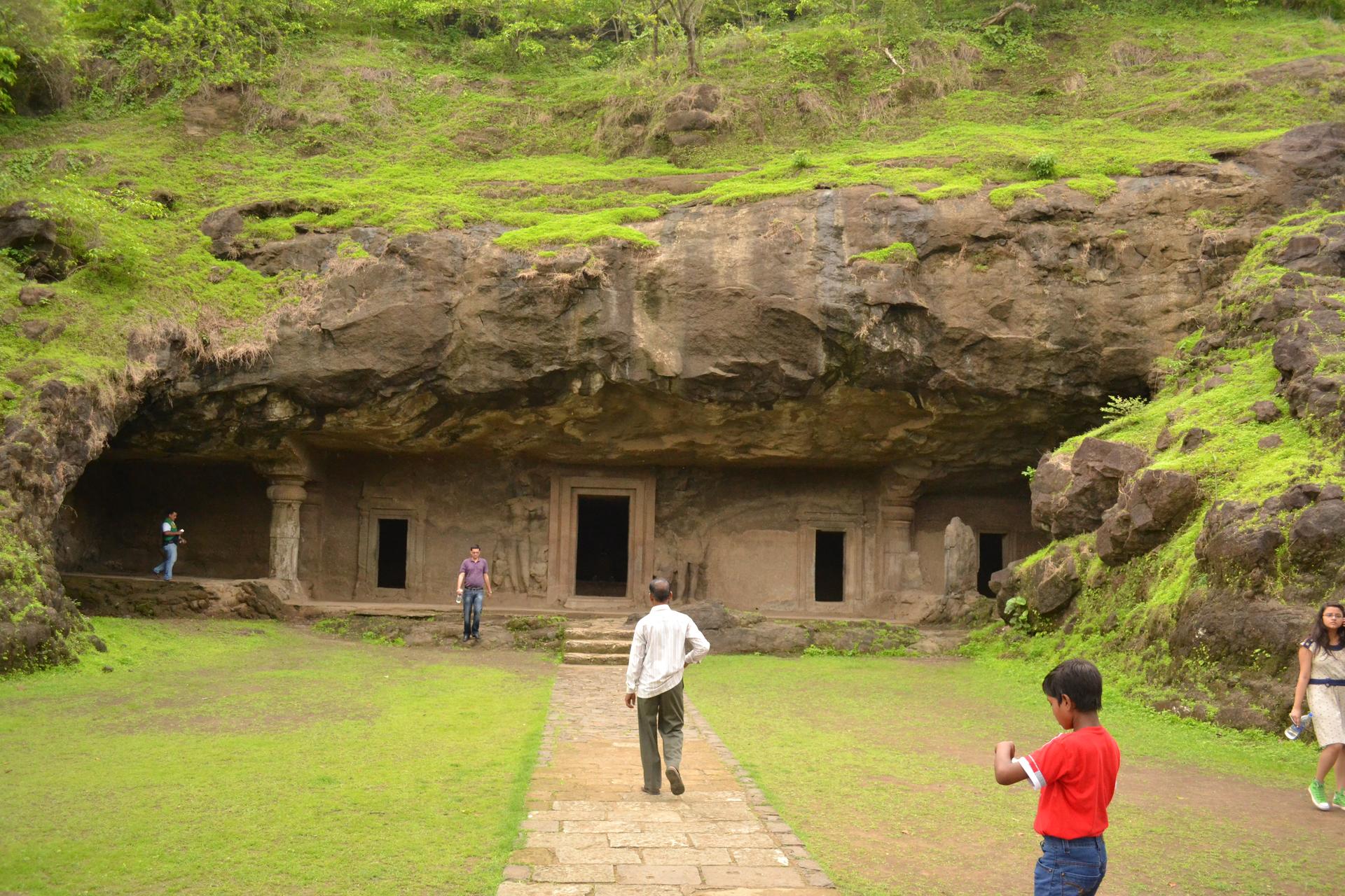 Elephanta_Caves_in_Elephanta_Island_in_Maharashtr