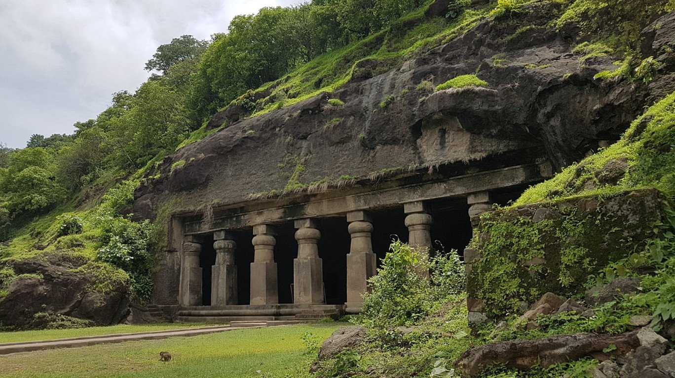 Explora las cuevas de Elephanta