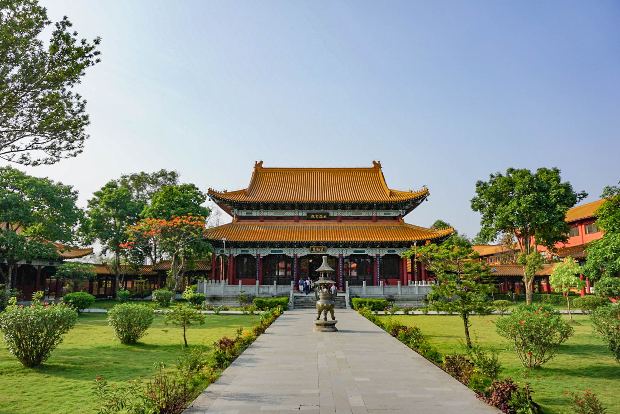 Monasterio chino Zhong Hua de Lumbini