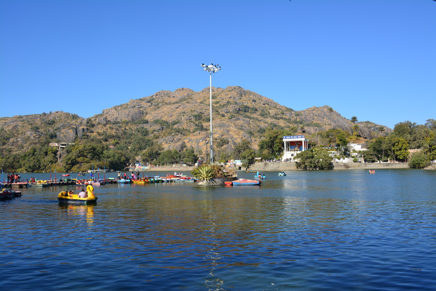  Monte Abu Nakki Lake 