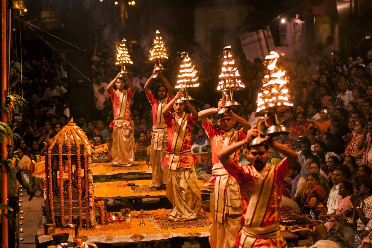 Ghats de Varanasi y el Ganga Aarti