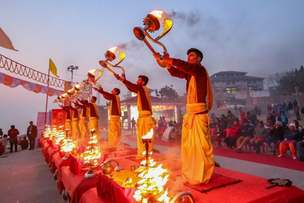 Aarti del Ganges en Dashashwamedh Ghat Varanasi: historia, horarios de puja, datos y consejos