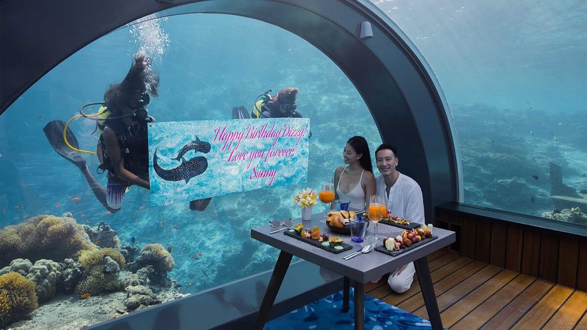 5.8 Undersea Restaurant - Hurawalhi Island Resort