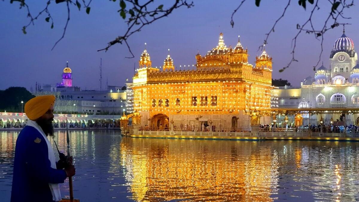 Amritsar, Punjab: Diwali y Bandi Chhor Divas en el Templo Dorado