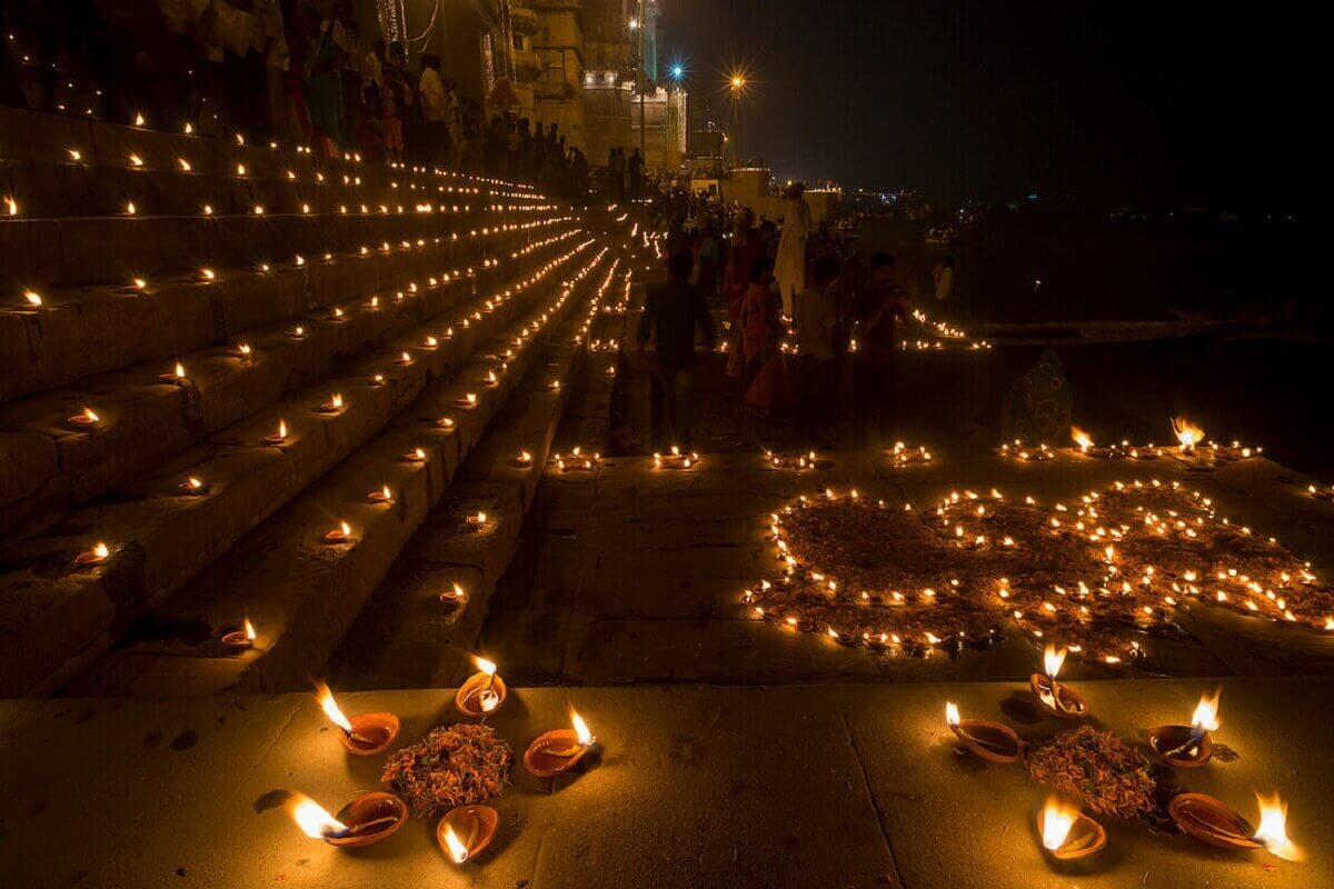 Varanasi Diwali en la ciudad de los ghats sagrados