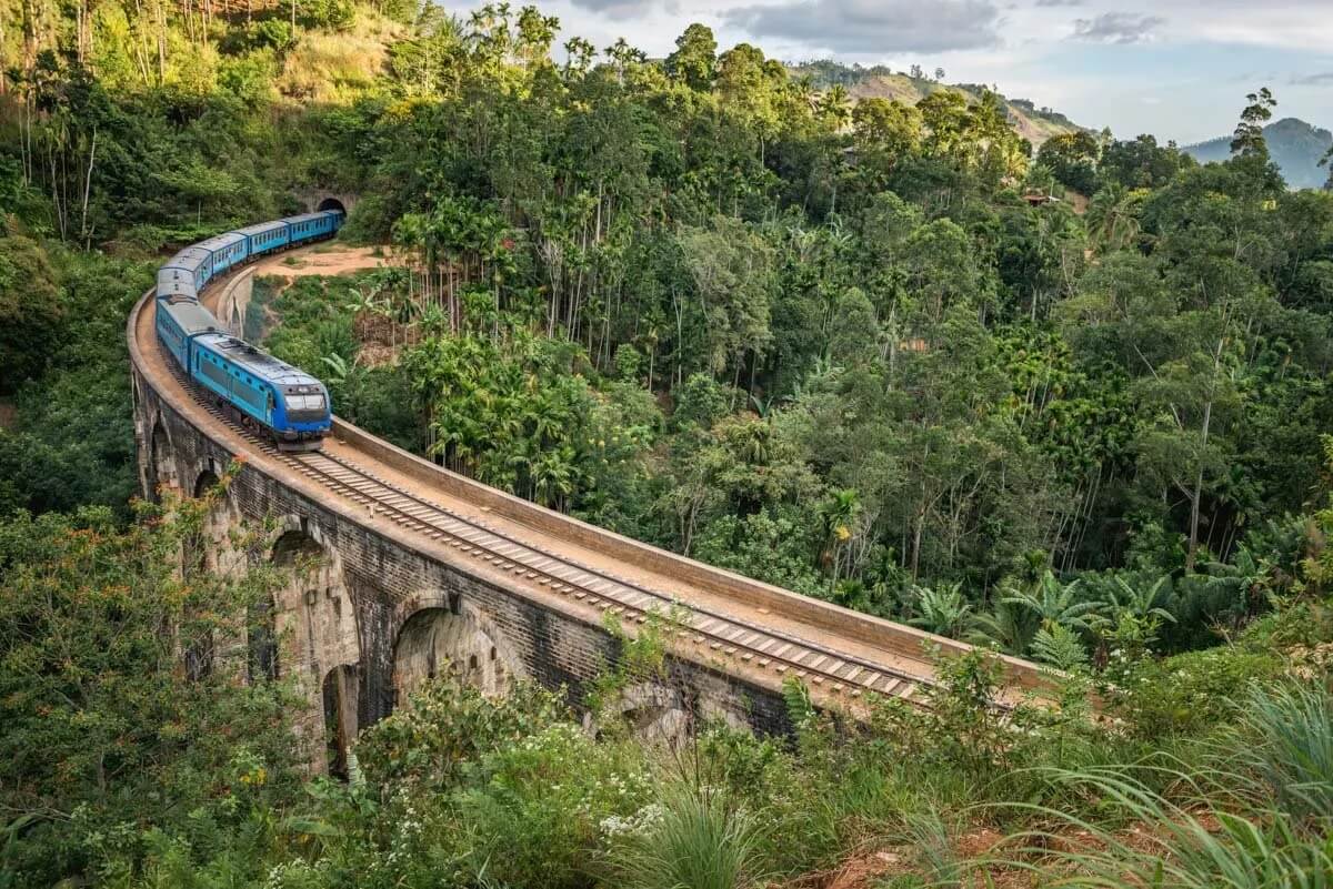 Ella: La Puerta a las Tierras Altas