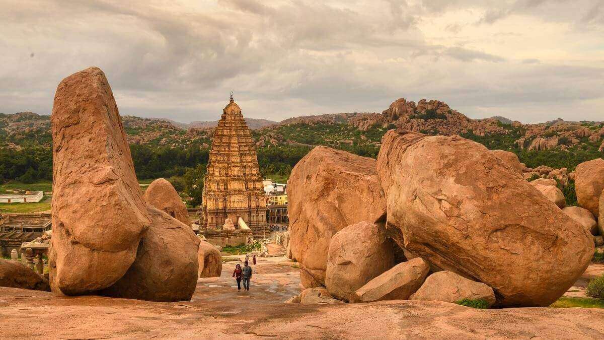 Hampi, Karnataka-Ruinas antiguas y paisaje rocoso