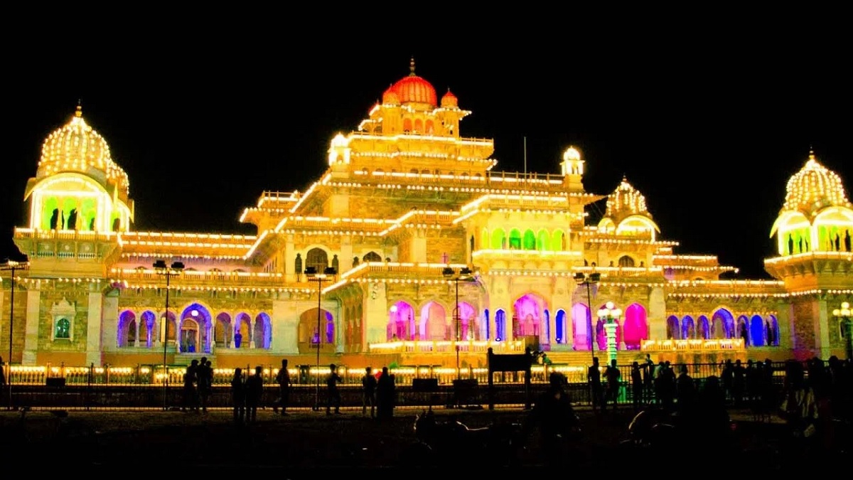 Enjoy the Nightlife at Jaipur Palaces