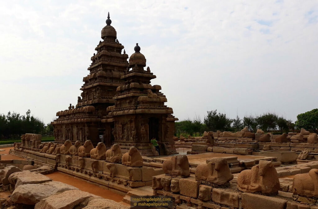 templos excavados en la roca de la India