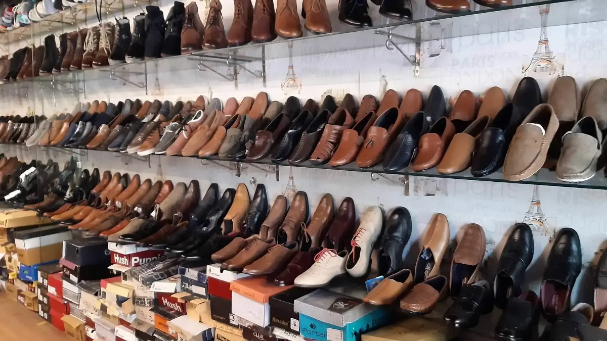 Agra-Shoe Market en Hing Ki Mandi: Para Amantes del Calzado de Cuero