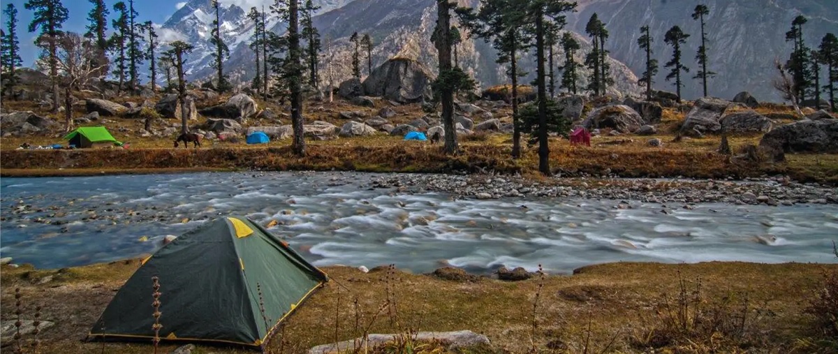 Acampar en el Himalaya Valle de Har Ki Dun Uttarakhand