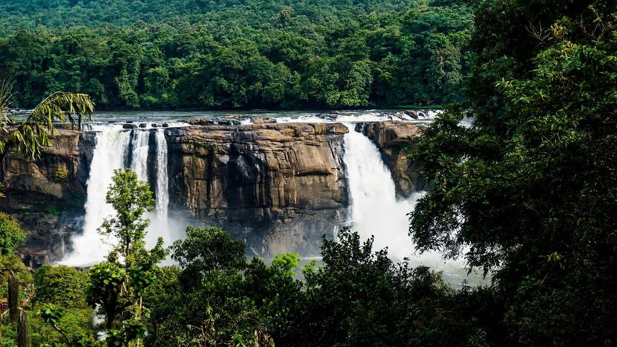 Athirappilly - Cascadas y paisajes naturales