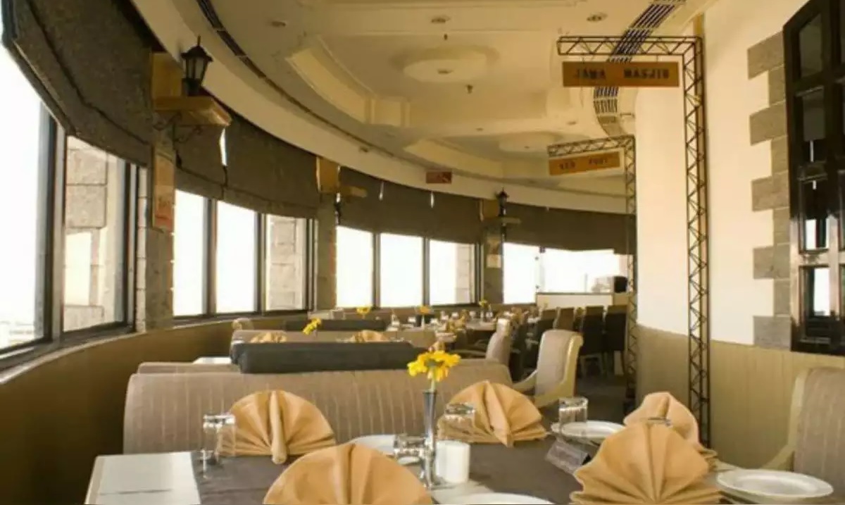 Parikrama - The Revolving Restaurant en azotea