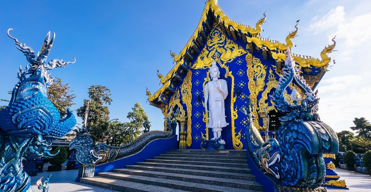 Visitar el Templo Azul (Wat Rong Suea Ten)