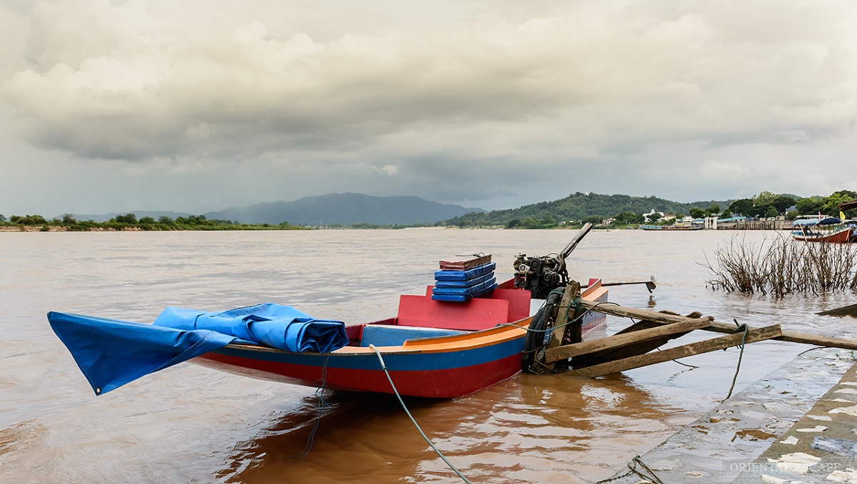 Paseo en Barco por el Río Kok