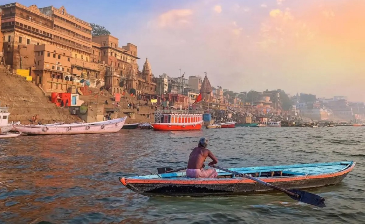 Varanasi y Khajuraho: Un Viaje Espiritual y Cultural