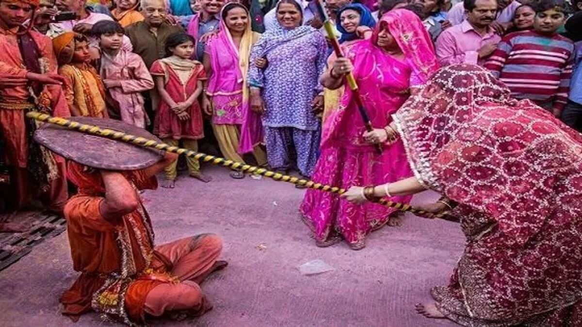 ¿Qué es Lathmar Holi en Barsana?